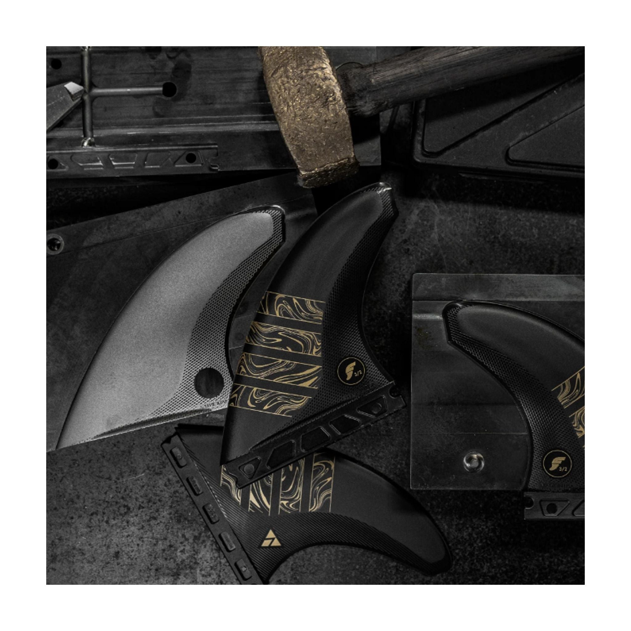 FUTURES Thruster Fin Set VECTOR 3/2 Alpha M Gold