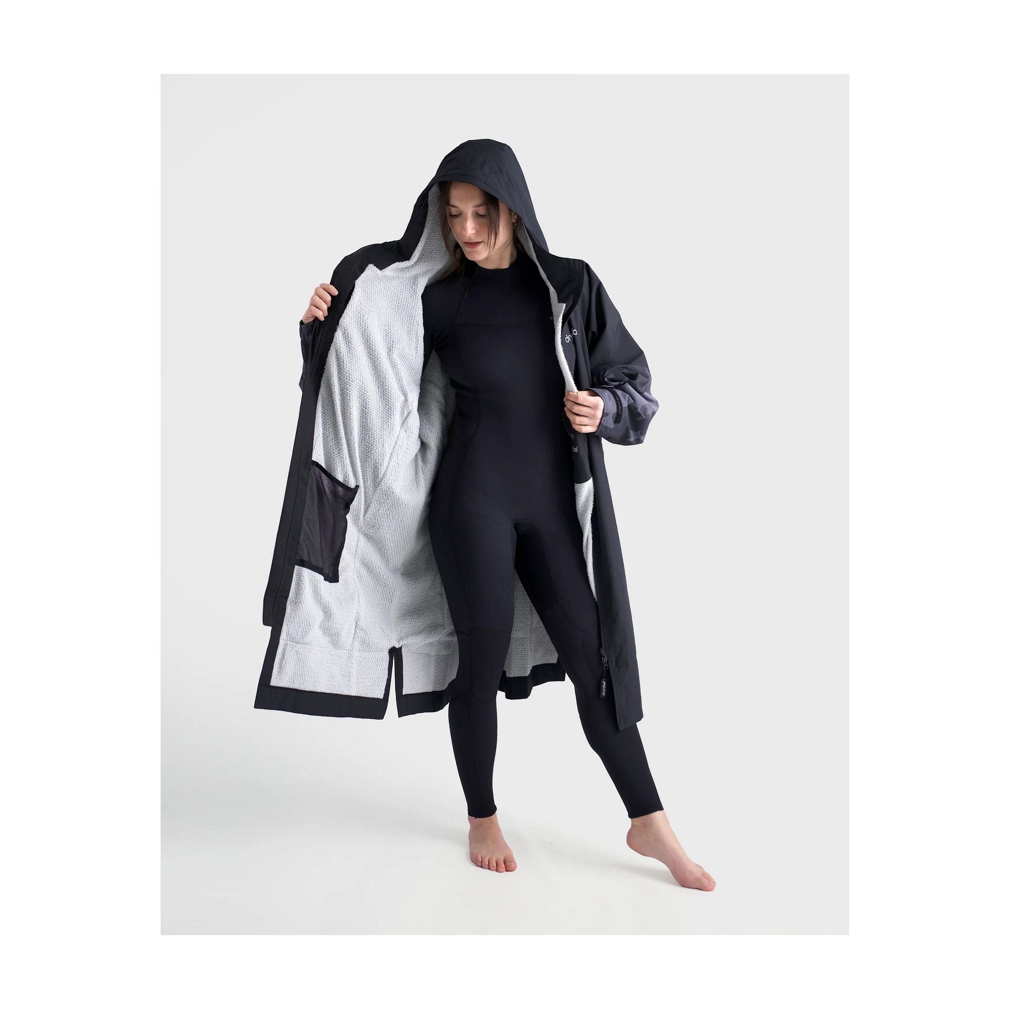 dryrobe tech-lite long sleeve schwarz camo umkleidemantel