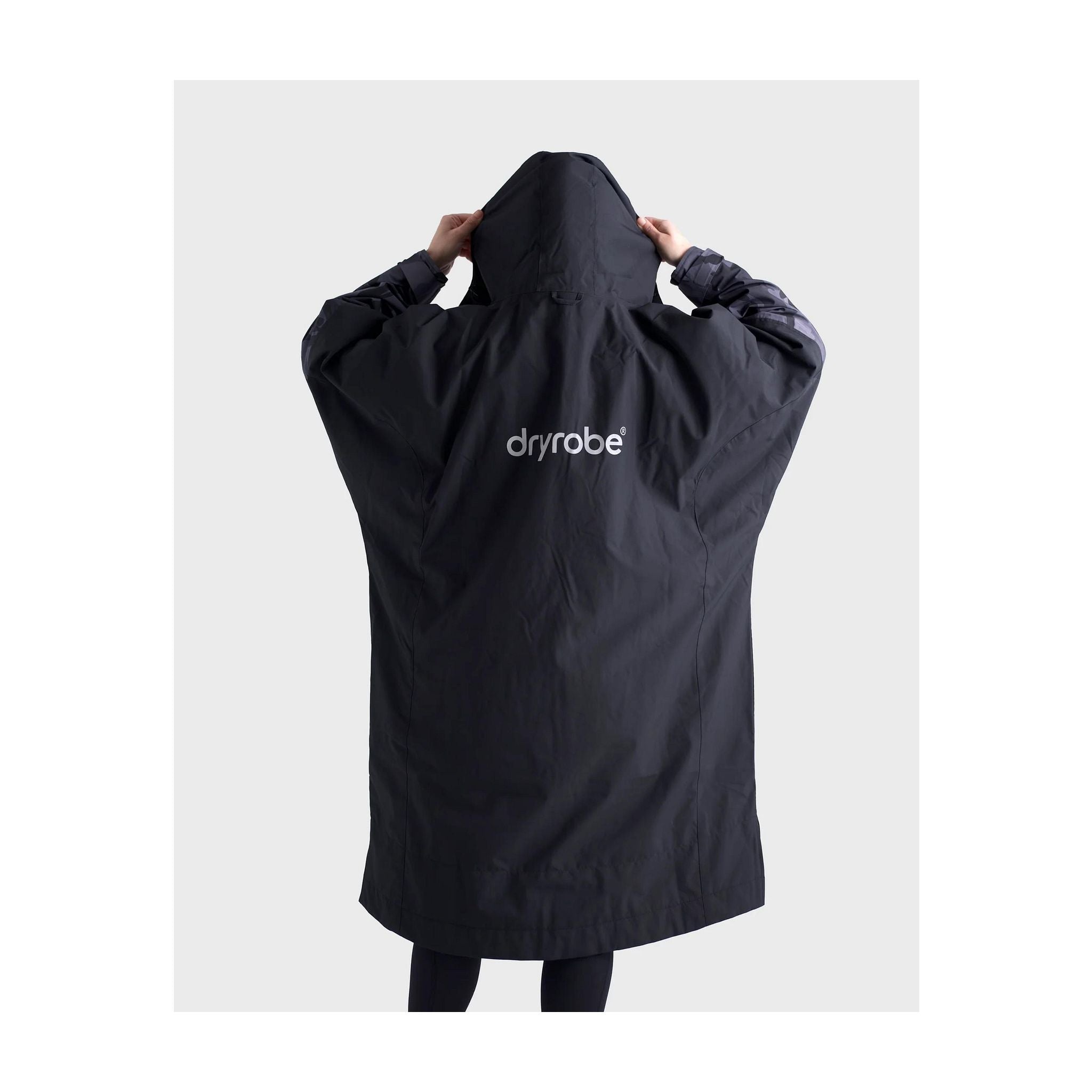 dryrobe tech-lite long sleeve schwarz camo umkleidemantel