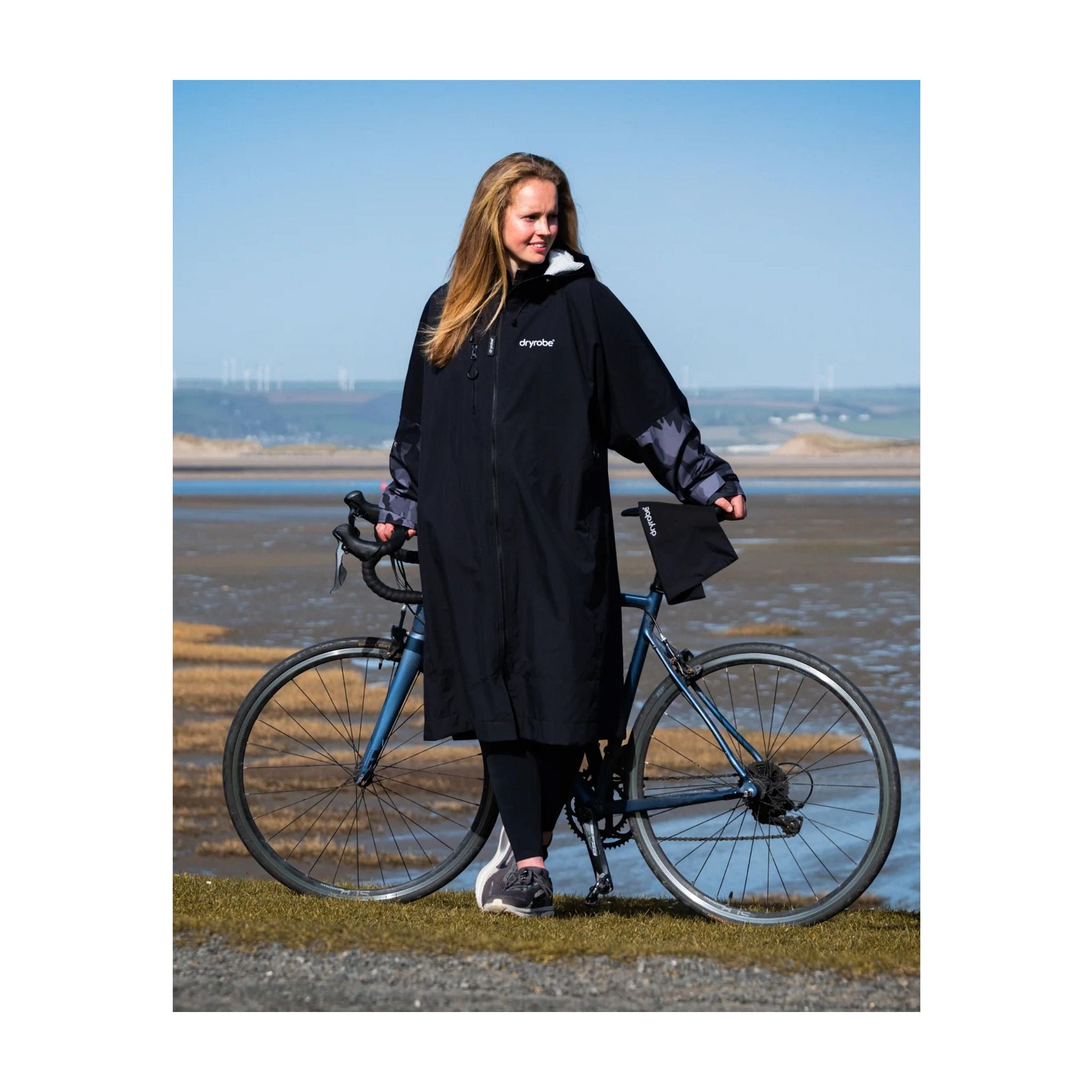 dryrobe tech-lite long sleeve schwarz camo umkleidemantel
